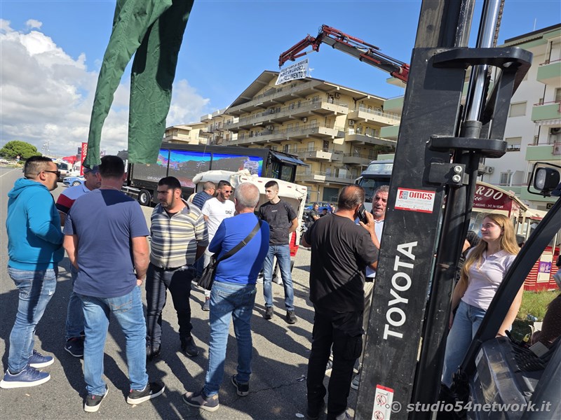 STATALE 106, la Calabria scende in strada: centinaia di lavoratori e cittadini uniti contro il carovita. La protesta della dignit� e del lavoro in diretta su Studio54network.